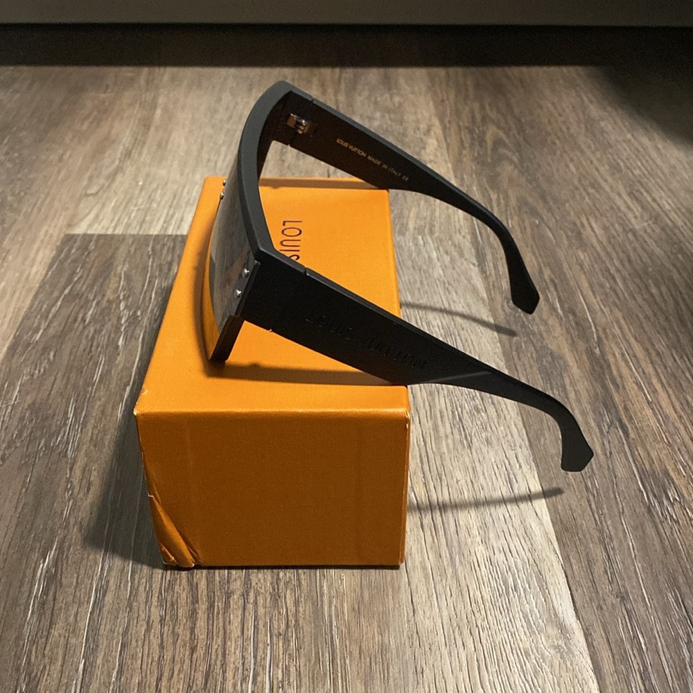 Louis Vuitton Black Monogram Sunglasses - Picture 3 of 3